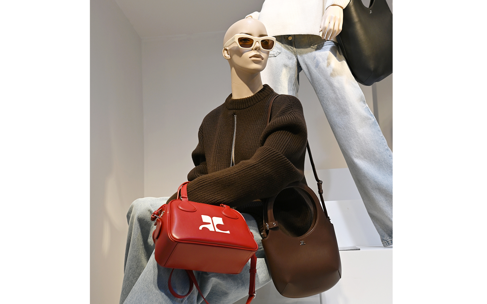 news-vitrine-courreges-1-4